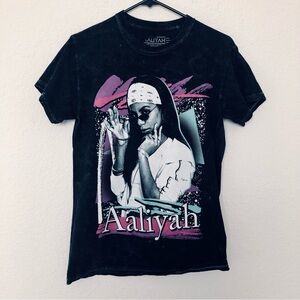 Aaliyah Women’s Officially Licensed Bandana Picture Image Graphic Tee T-Shirt